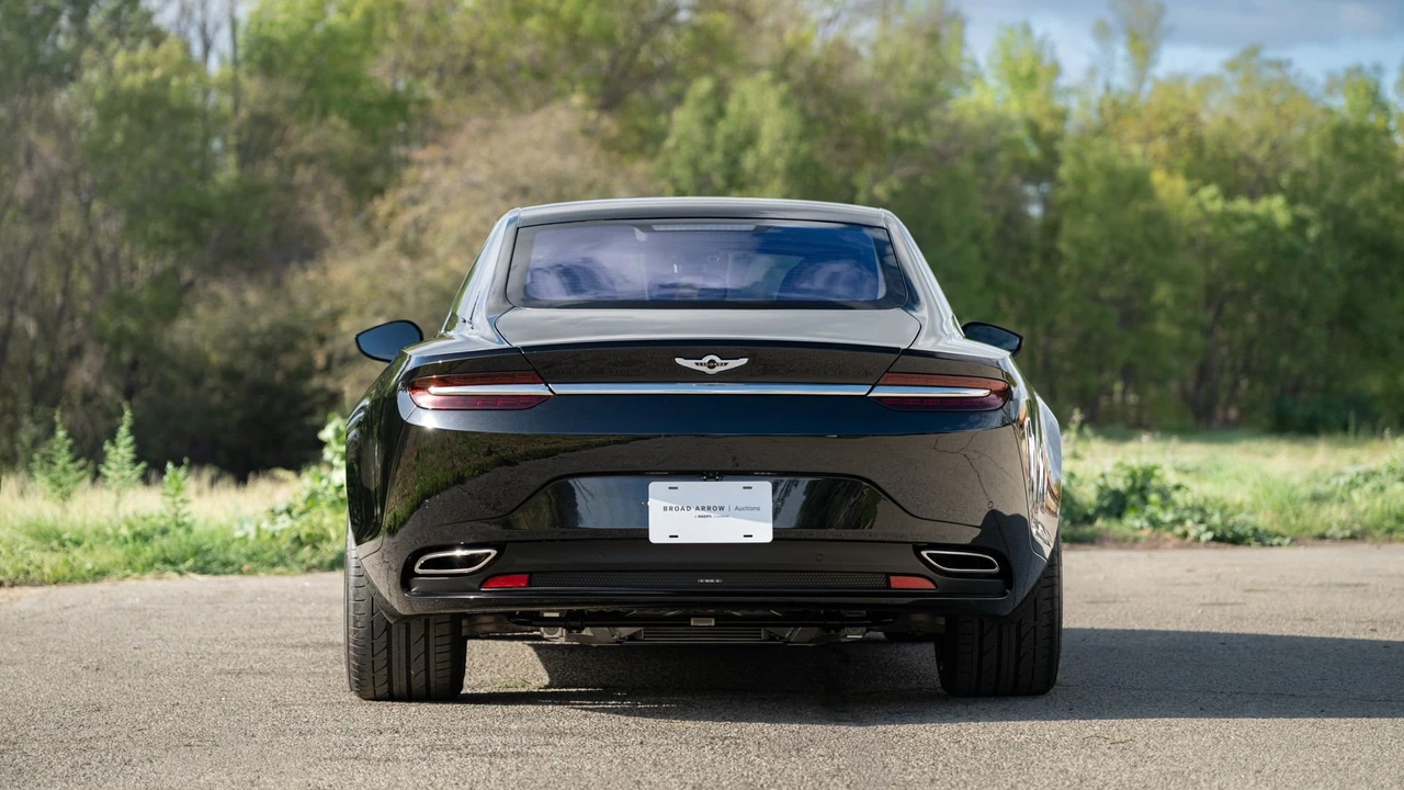 2017 Aston Martin Lagonda - Image 2 of 31