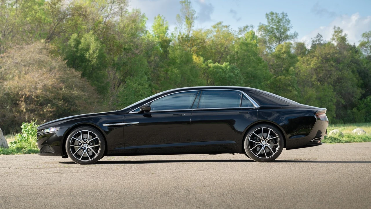 2017 Aston Martin Lagonda - Image 4 of 31