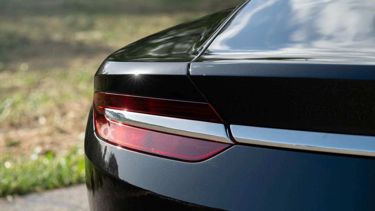 2017 Aston Martin Lagonda - Image 29 of 31