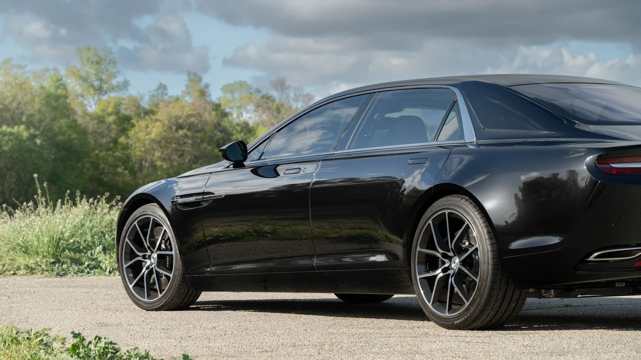 2017 Aston Martin Lagonda - Image 15 of 31