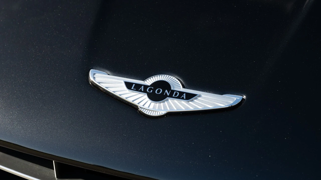 2017 Aston Martin Lagonda - Image 24 of 31