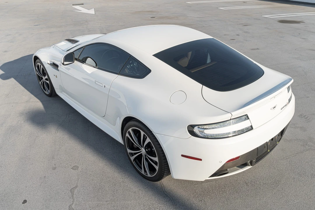2017 Aston Martin V12 Vantage (2010-2018) - Image 6 of 31