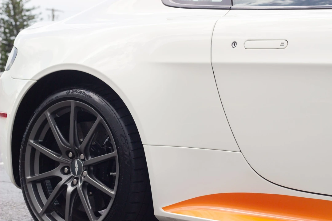 2017 Aston Martin V12 Vantage (2010-2018) - Image 28 of 31