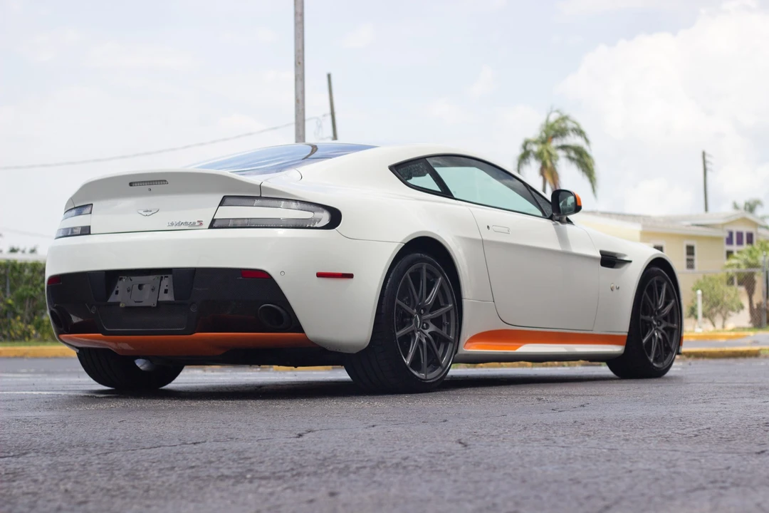 2017 Aston Martin V12 Vantage (2010-2018) - Image 5 of 31