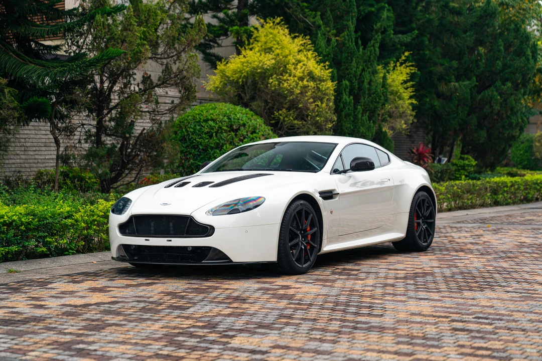 2017 Aston Martin V12 Vantage (2010-2018) - Image 3 of 21