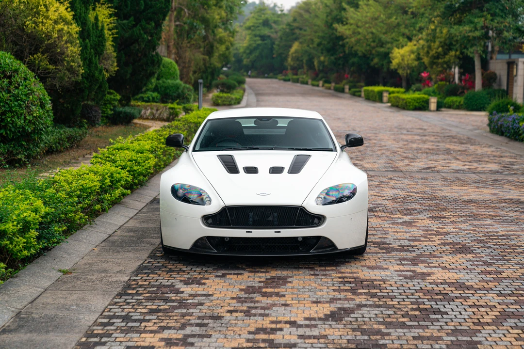 2017 Aston Martin V12 Vantage (2010-2018) - Image 2 of 21