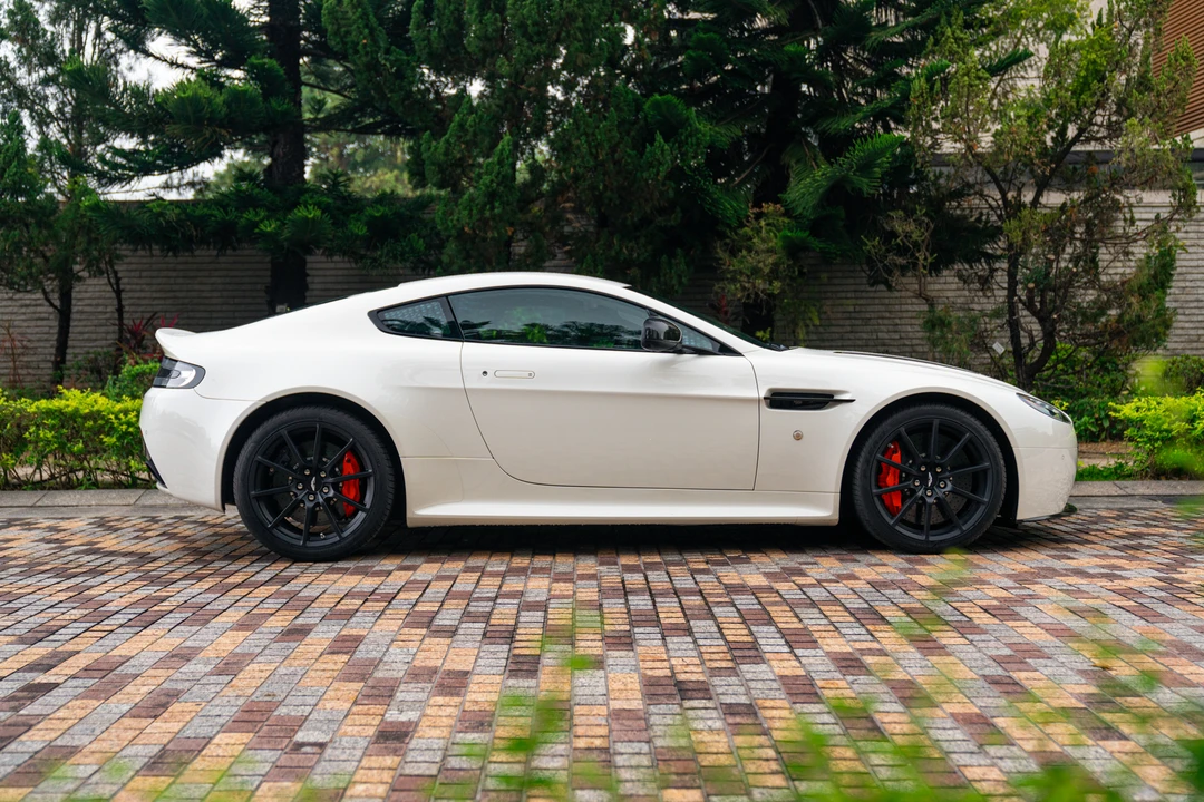 2017 Aston Martin V12 Vantage (2010-2018) - Image 8 of 21