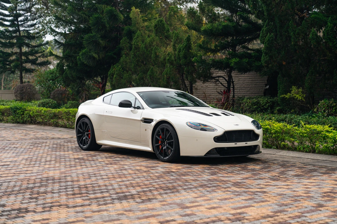 2017 Aston Martin V12 Vantage (2010-2018) - Image 9 of 21