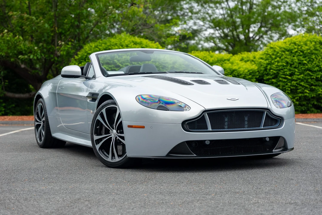 2017 Aston Martin V12 Vantage (2010-2018) - Image 3 of 31