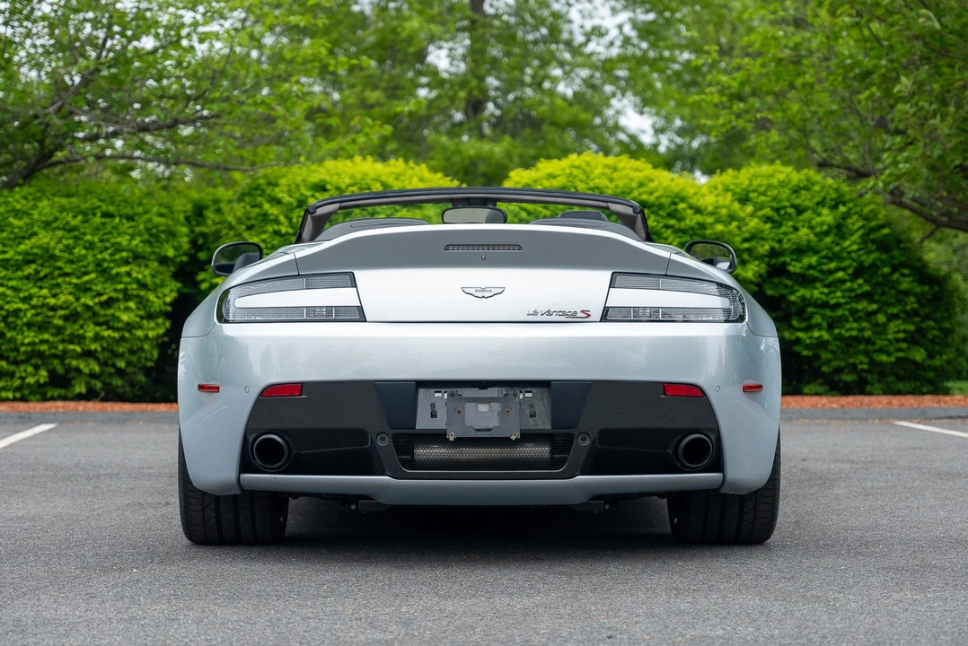 2017 Aston Martin V12 Vantage (2010-2018) - Image 16 of 31