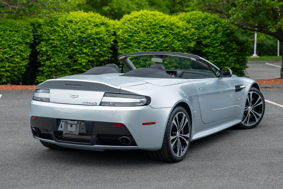 2017 Aston Martin V12 Vantage (2010-2018) - Image 19 of 31