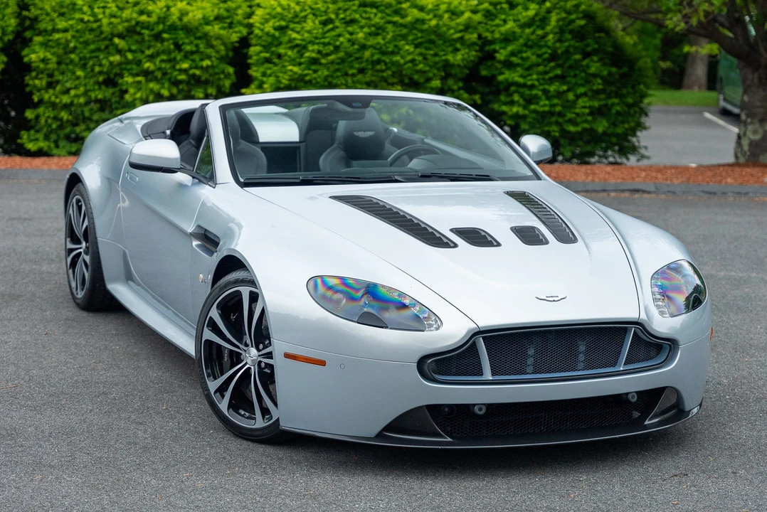 2017 Aston Martin V12 Vantage (2010-2018) - Image 5 of 31