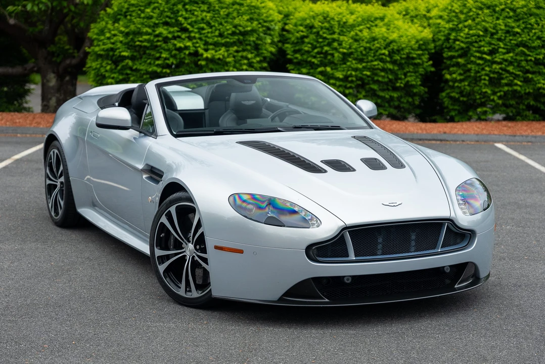 2017 Aston Martin V12 Vantage (2010-2018) - Image 4 of 31