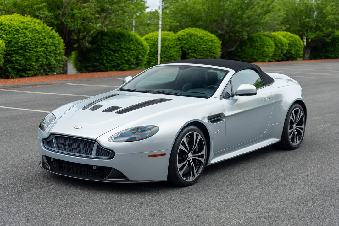 2017 Aston Martin V12 Vantage (2010-2018) - Image 24 of 31