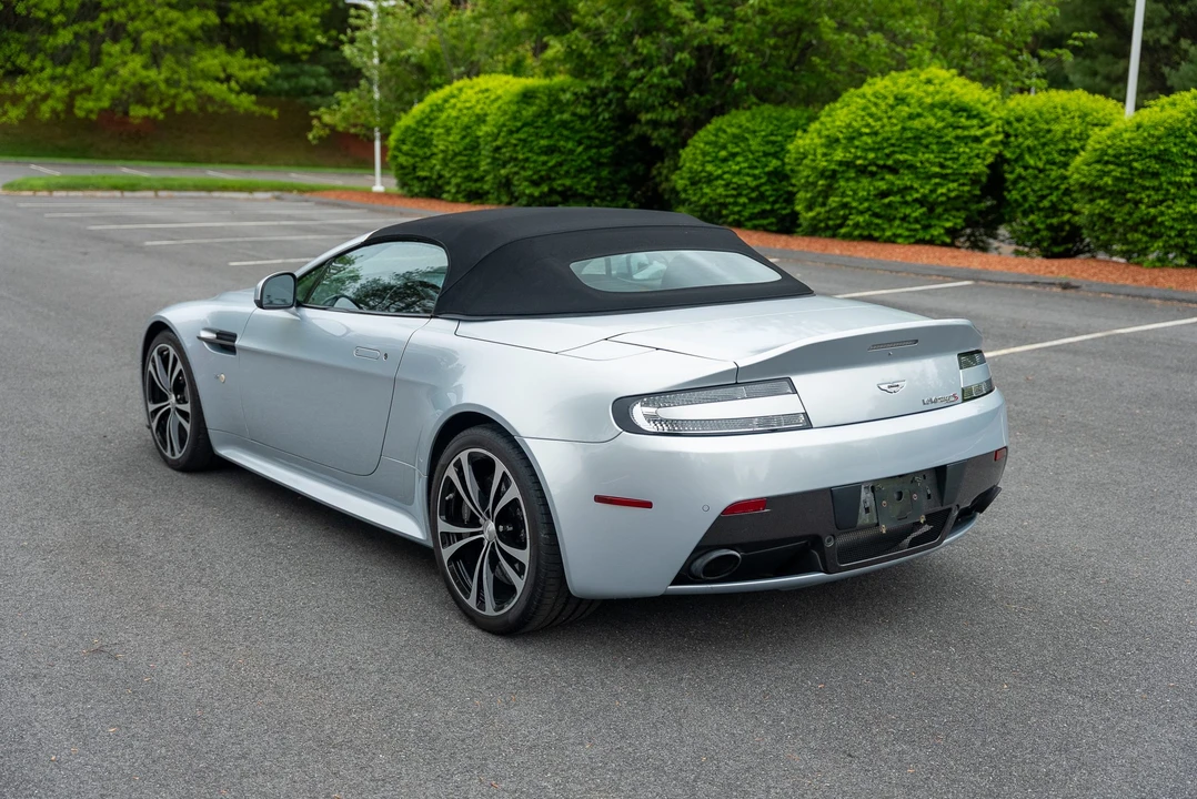 2017 Aston Martin V12 Vantage (2010-2018) - Image 26 of 31