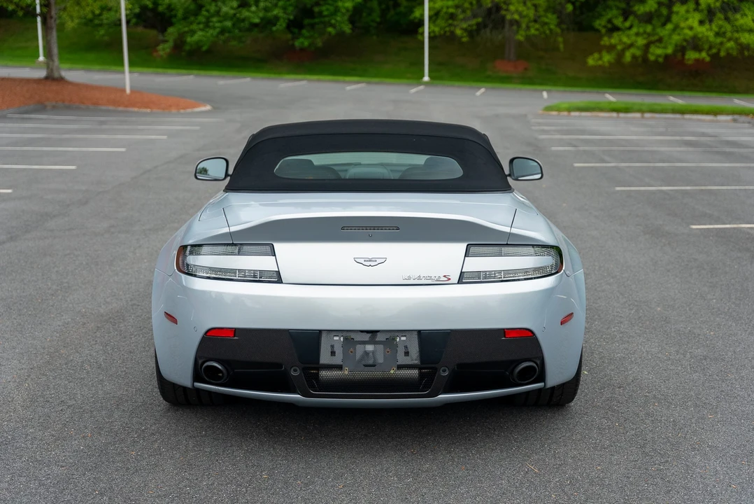 2017 Aston Martin V12 Vantage (2010-2018) - Image 27 of 31