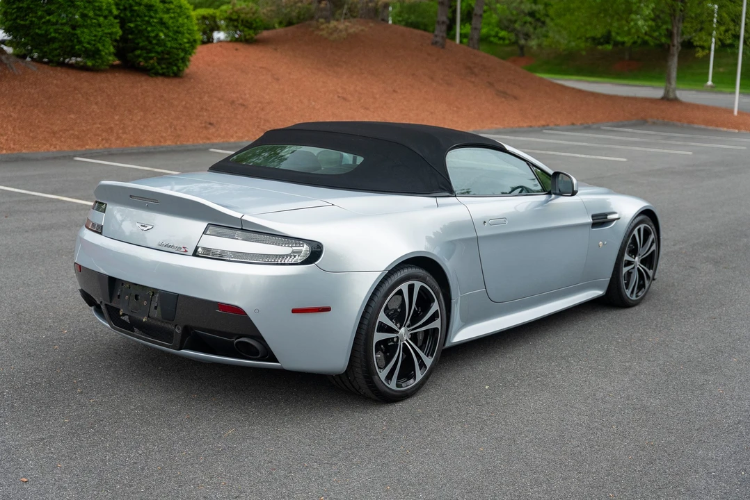 2017 Aston Martin V12 Vantage (2010-2018) - Image 28 of 31
