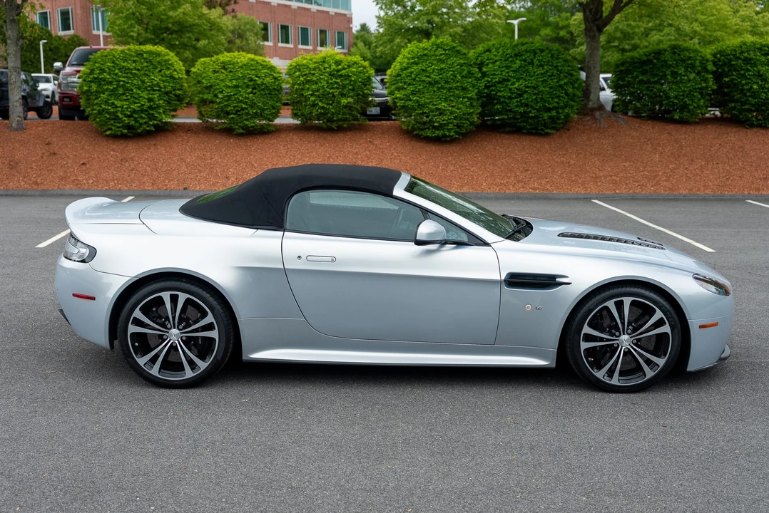 2017 Aston Martin V12 Vantage (2010-2018) - Image 29 of 31