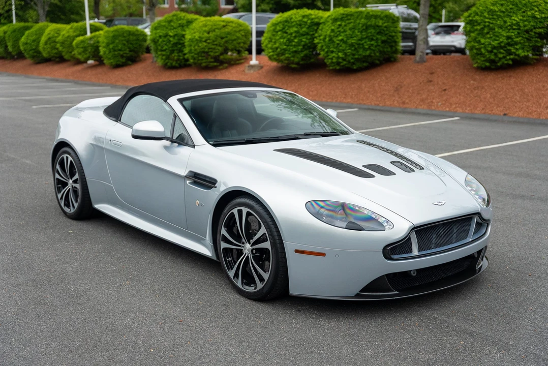 2017 Aston Martin V12 Vantage (2010-2018) - Image 22 of 31