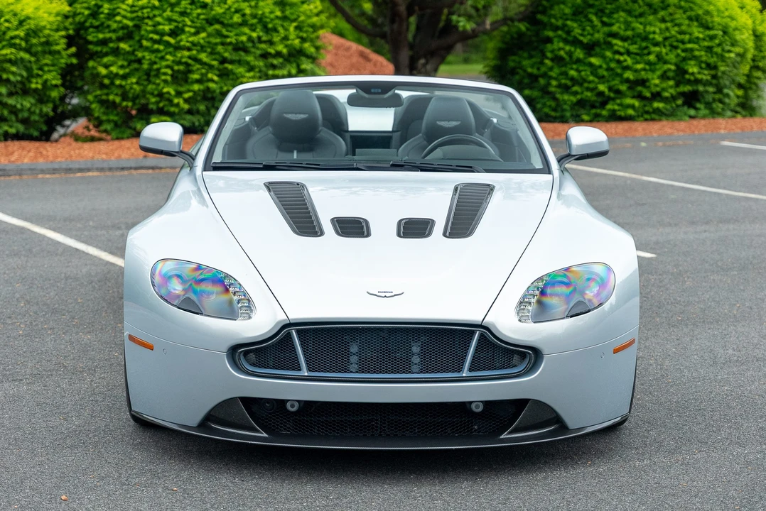2017 Aston Martin V12 Vantage (2010-2018) - Image 8 of 31