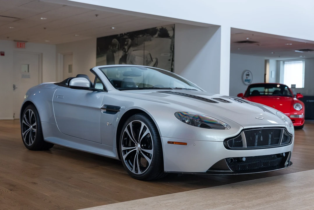2017 Aston Martin V12 Vantage (2010-2018) - Image 30 of 31