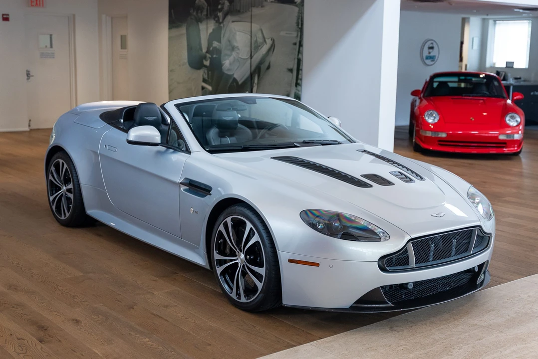 2017 Aston Martin V12 Vantage (2010-2018) - Image 31 of 31