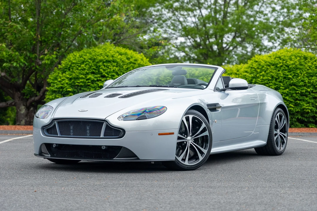 2017 Aston Martin V12 Vantage (2010-2018) - Image 10 of 31