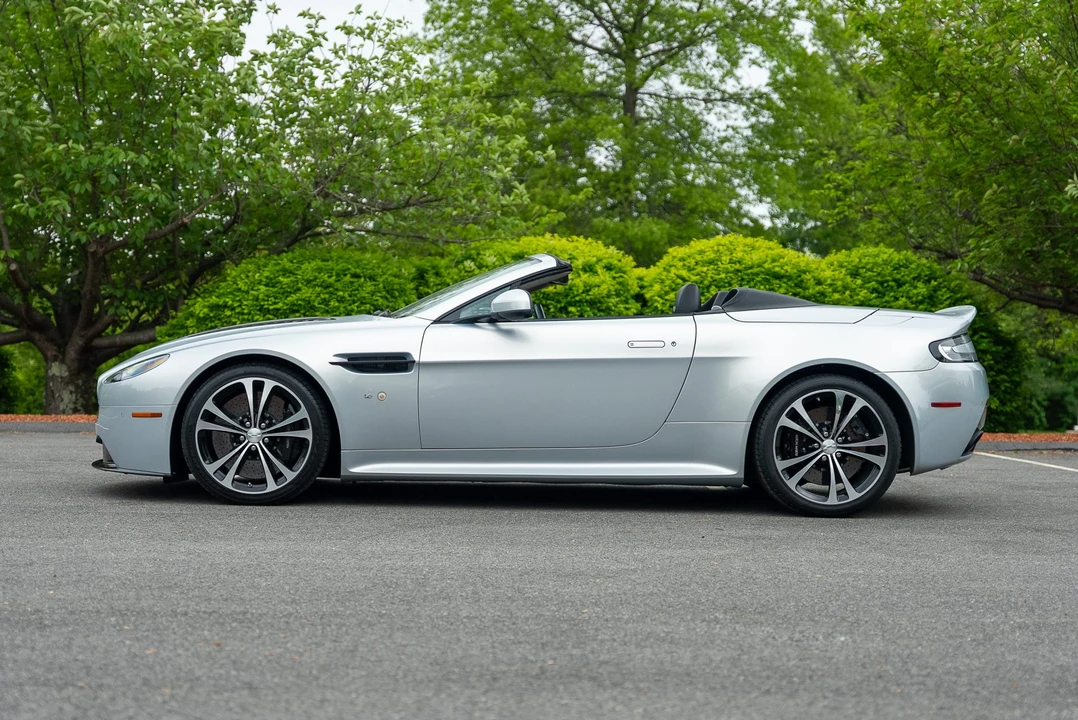 2017 Aston Martin V12 Vantage (2010-2018) - Image 12 of 31