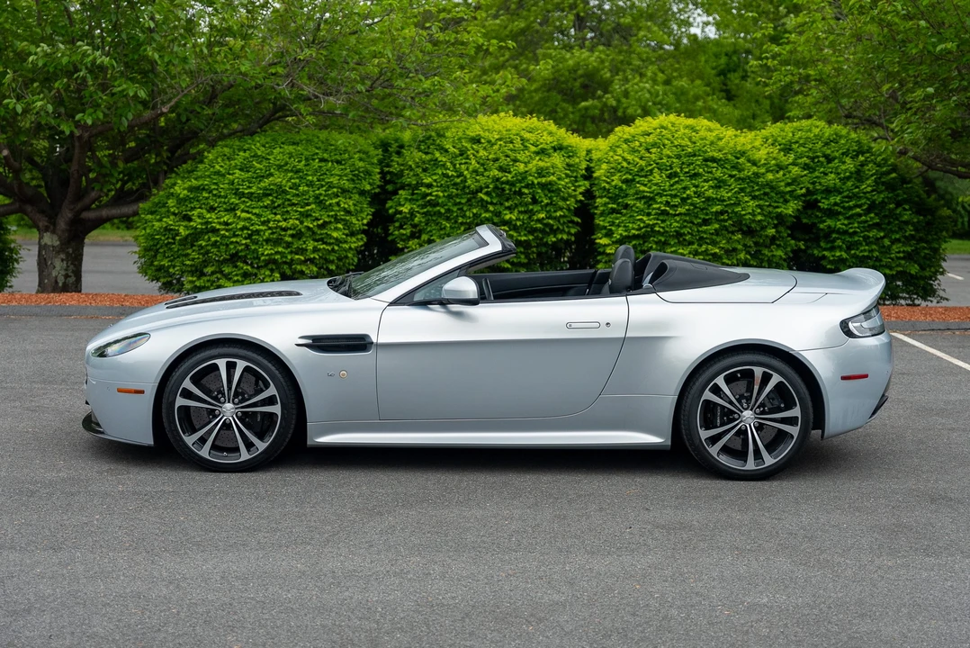 2017 Aston Martin V12 Vantage (2010-2018) - Image 13 of 31