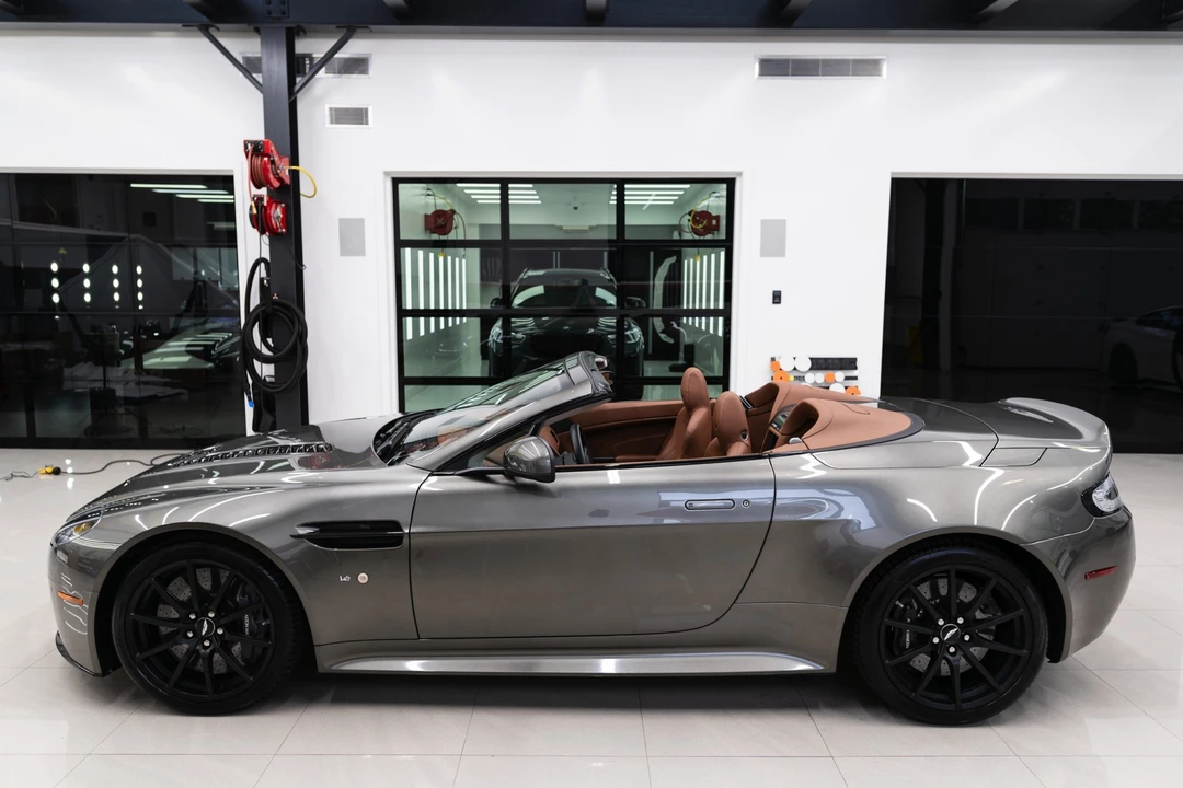 2017 Aston Martin V12 Vantage (2010-2018) - Image 10 of 31
