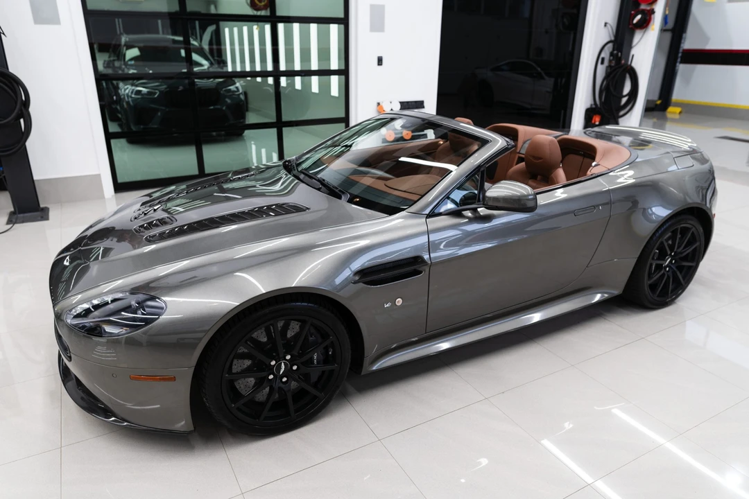 2017 Aston Martin V12 Vantage (2010-2018) - Image 8 of 31