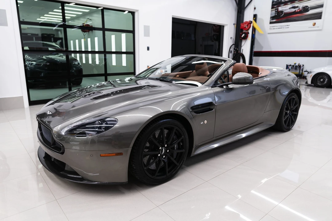 2017 Aston Martin V12 Vantage (2010-2018) - Image 6 of 31