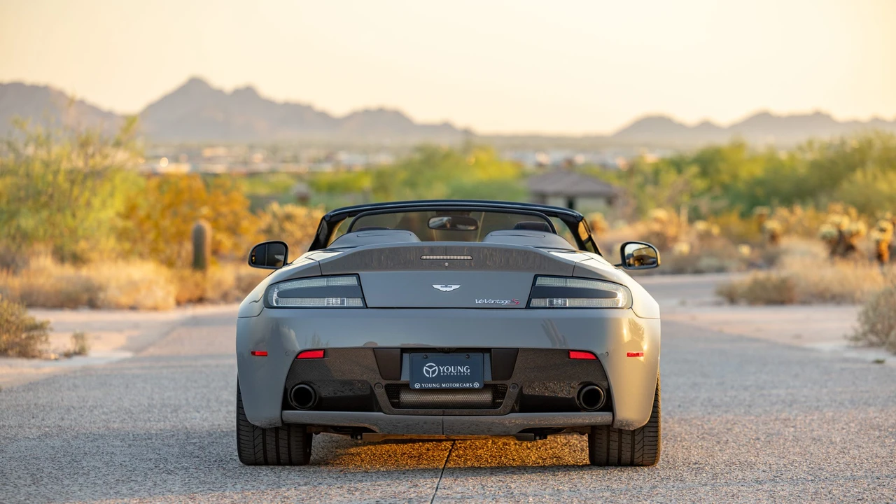 2017 Aston Martin V12 Vantage (2010-2018) - Image 30 of 31