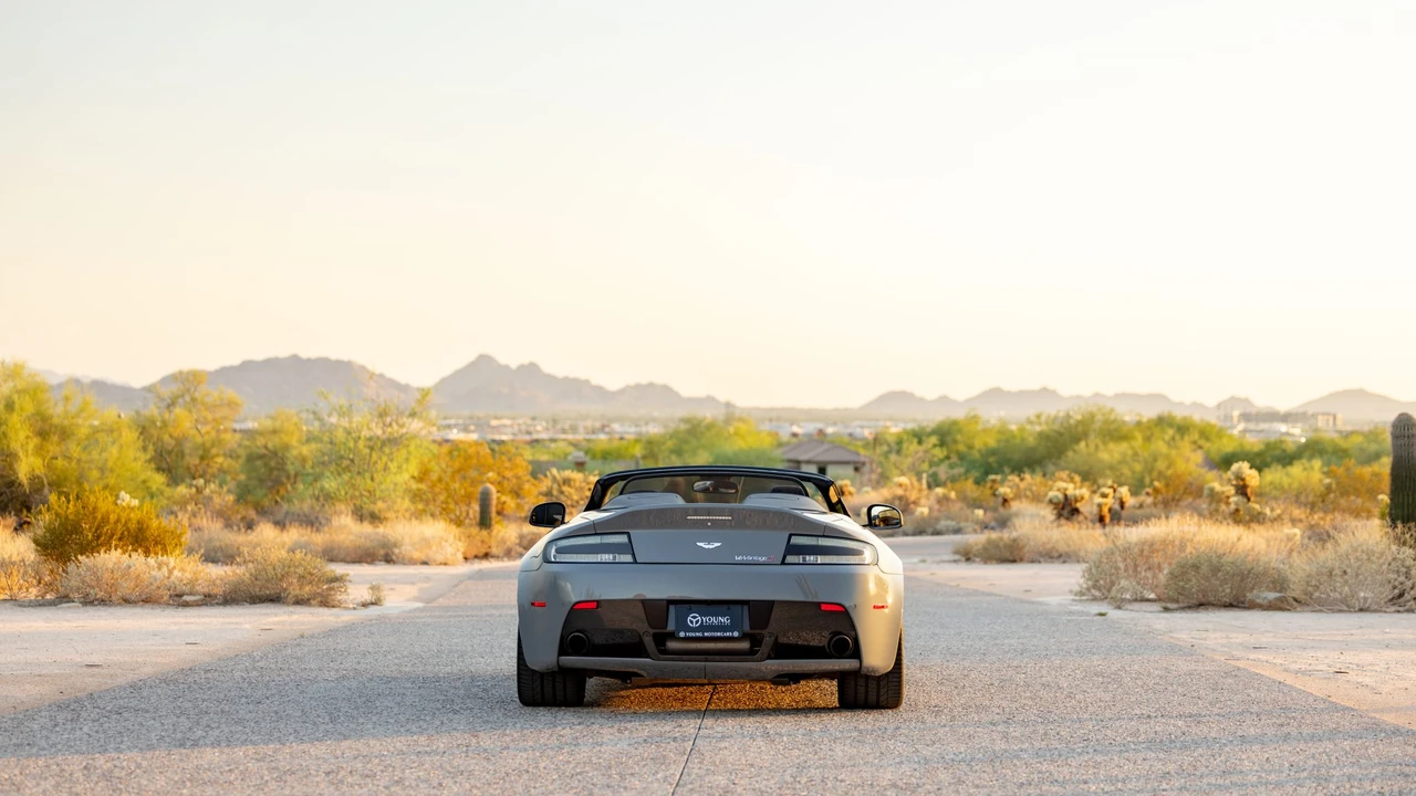 2017 Aston Martin V12 Vantage (2010-2018) - Image 29 of 31
