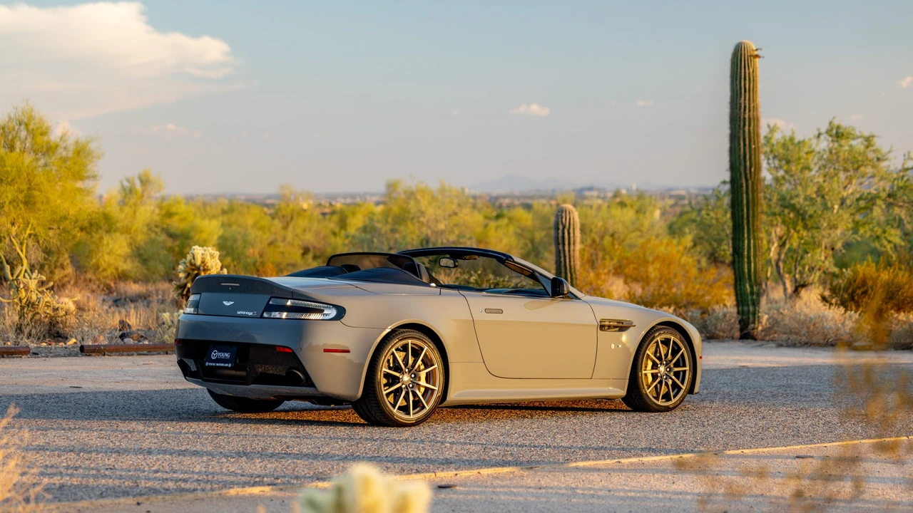 2017 Aston Martin V12 Vantage (2010-2018) - Image 24 of 31