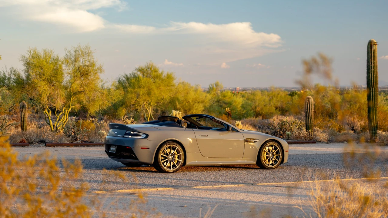 2017 Aston Martin V12 Vantage (2010-2018) - Image 23 of 31