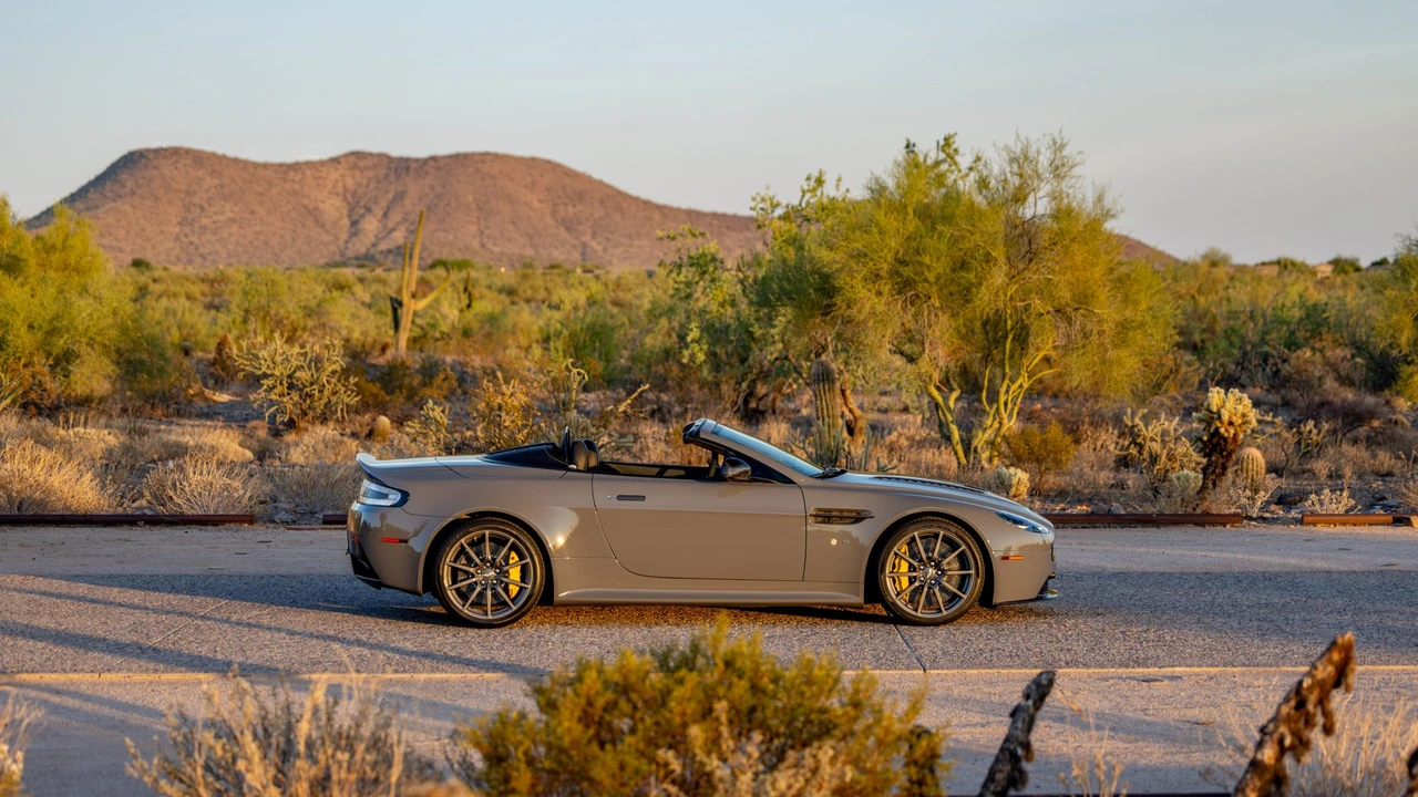 2017 Aston Martin V12 Vantage (2010-2018) - Image 22 of 31