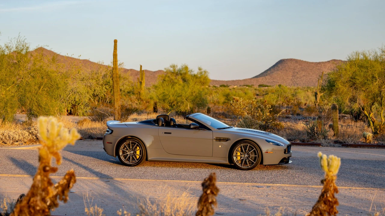 2017 Aston Martin V12 Vantage (2010-2018) - Image 21 of 31