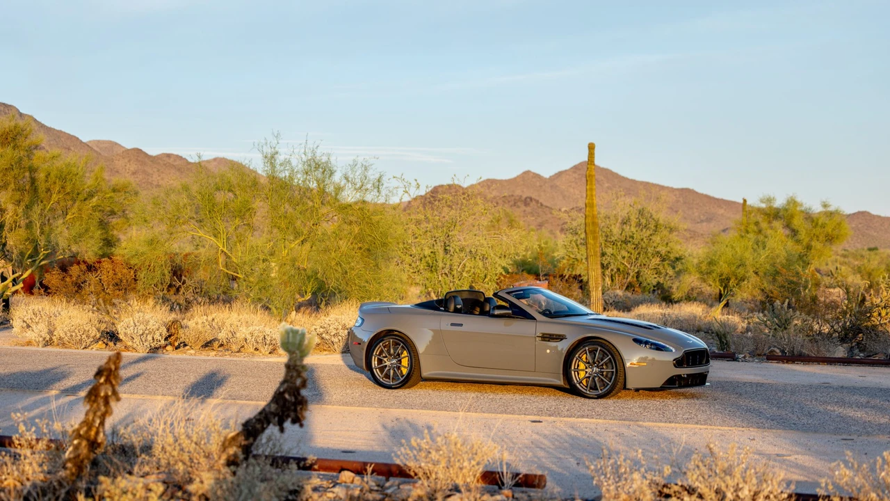 2017 Aston Martin V12 Vantage (2010-2018) - Image 19 of 31