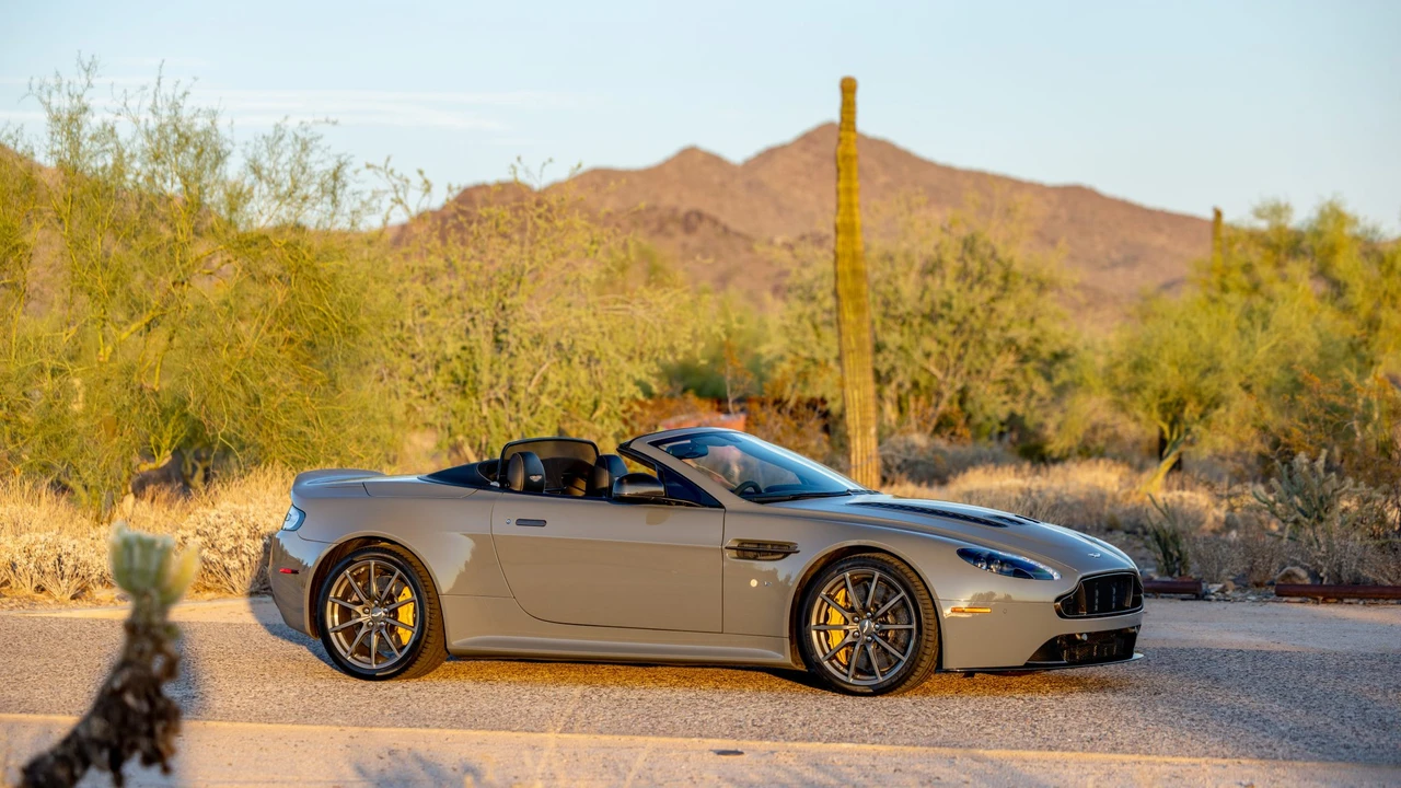 2017 Aston Martin V12 Vantage (2010-2018) - Image 18 of 31