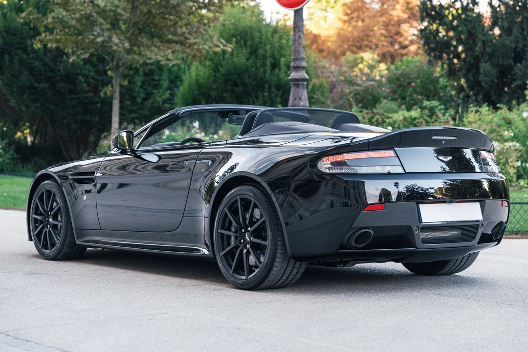 2017 Aston Martin V12 Vantage (2010-2018) - Image 5 of 31