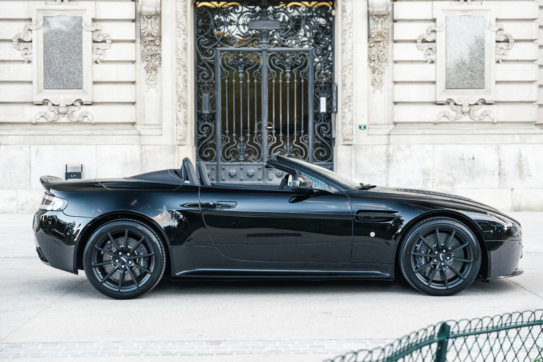 2017 Aston Martin V12 Vantage (2010-2018) - Image 8 of 31
