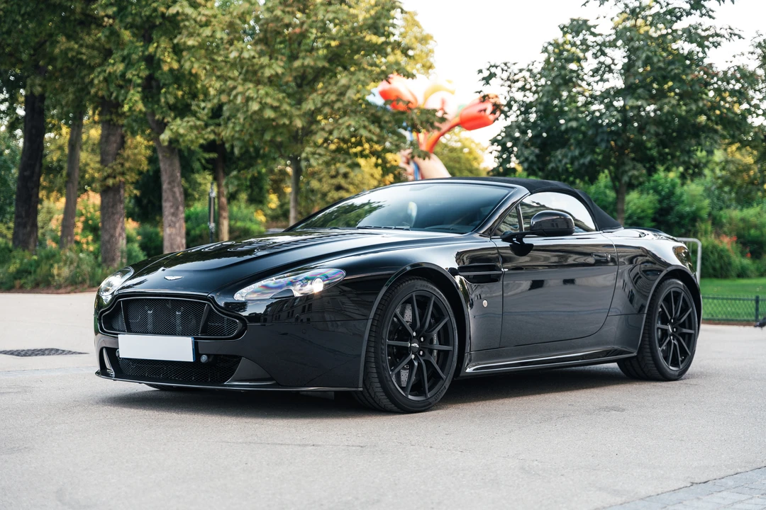 2017 Aston Martin V12 Vantage (2010-2018) - Image 3 of 31
