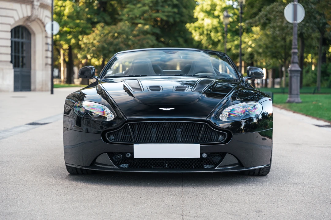 2017 Aston Martin V12 Vantage (2010-2018) - Image 2 of 31