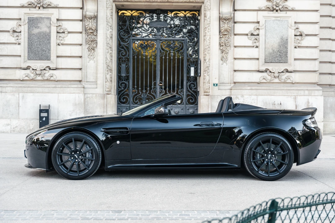 2017 Aston Martin V12 Vantage (2010-2018) - Image 4 of 31
