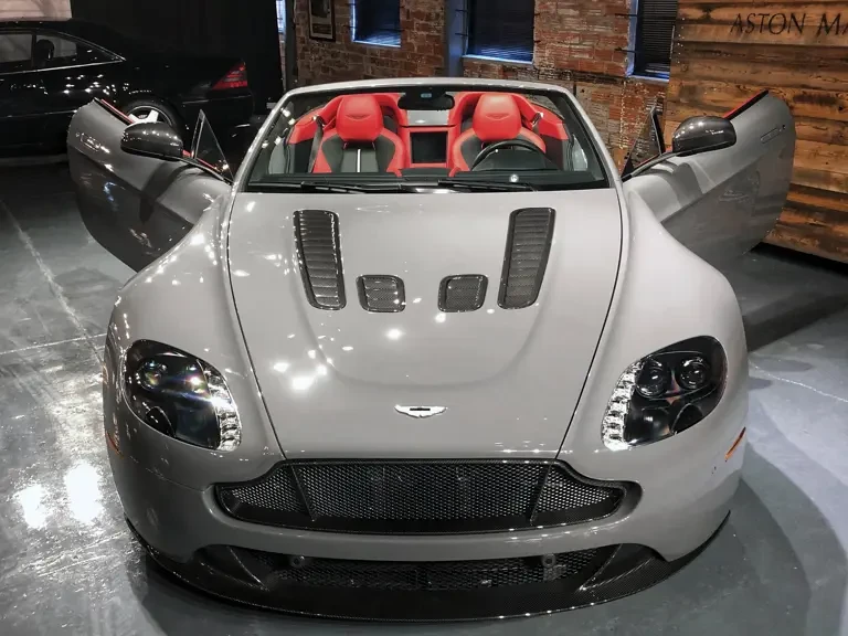 2017 Aston Martin V12 Vantage (2010-2018) - Image 6 of 16