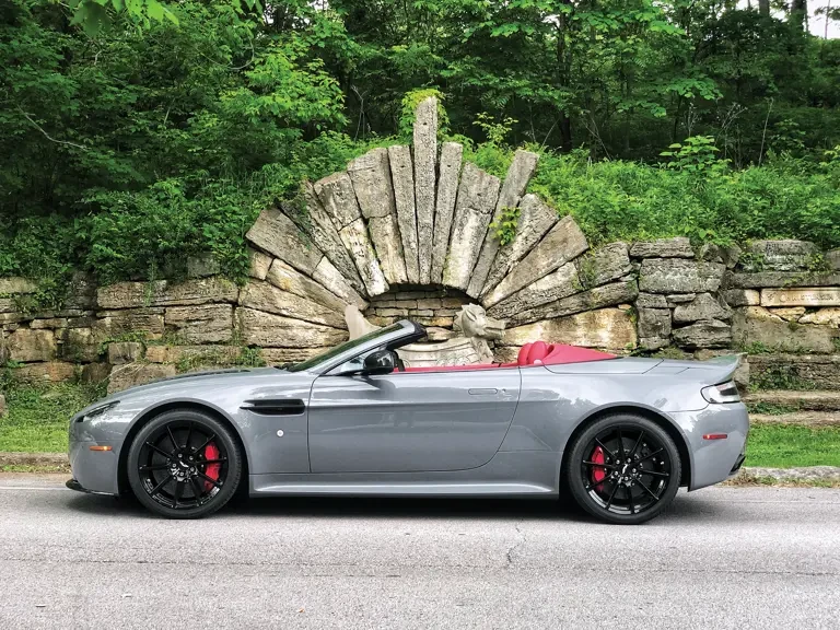 2017 Aston Martin V12 Vantage (2010-2018) - Image 3 of 16
