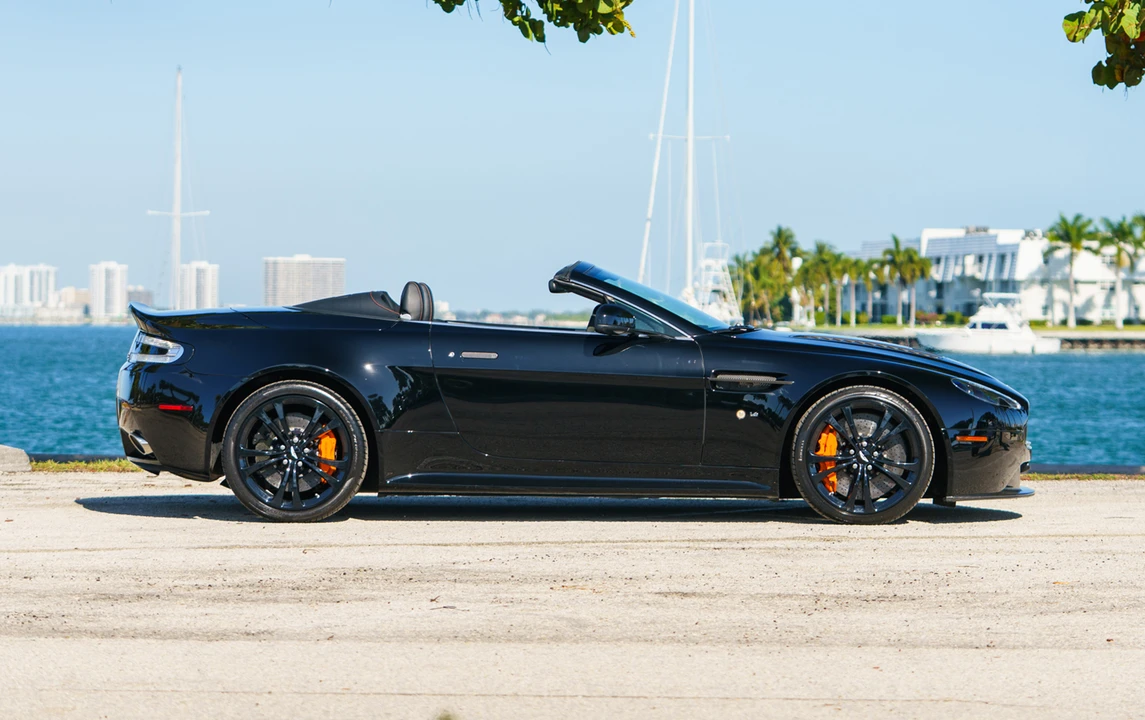 2017 Aston Martin Vantage - Image 6 of 14
