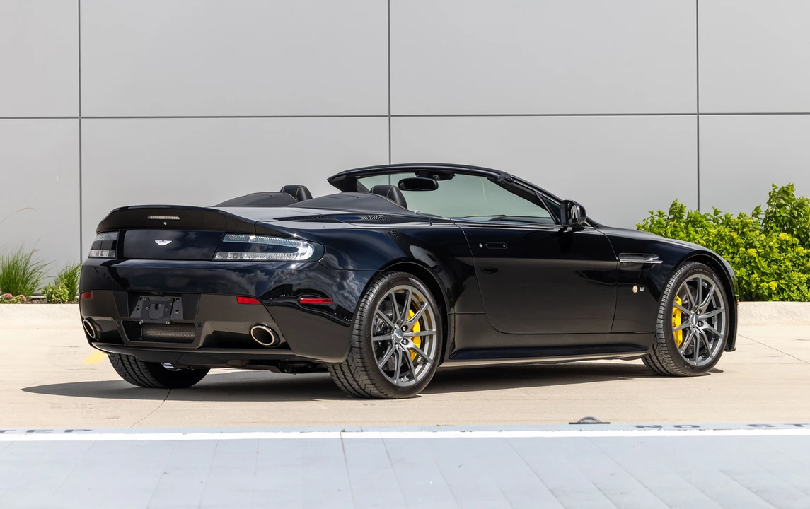 2017 Aston Martin V12 Vantage (2010-2018) - Image 3 of 17