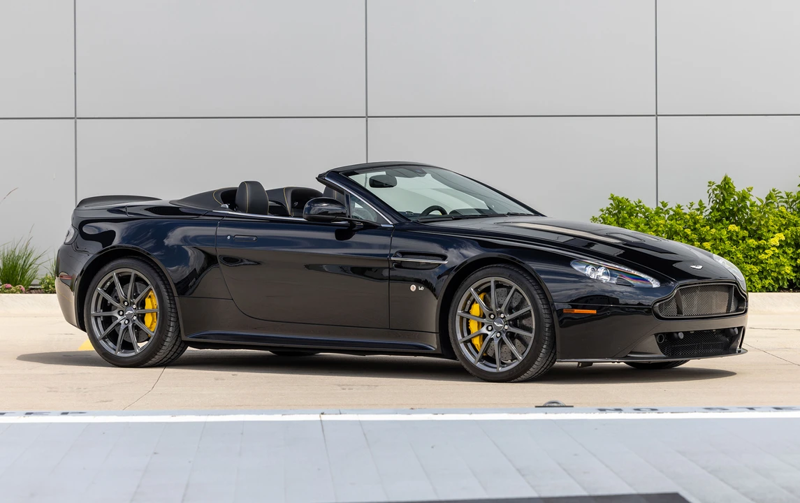 2017 Aston Martin V12 Vantage (2010-2018) - Image 1 of 17